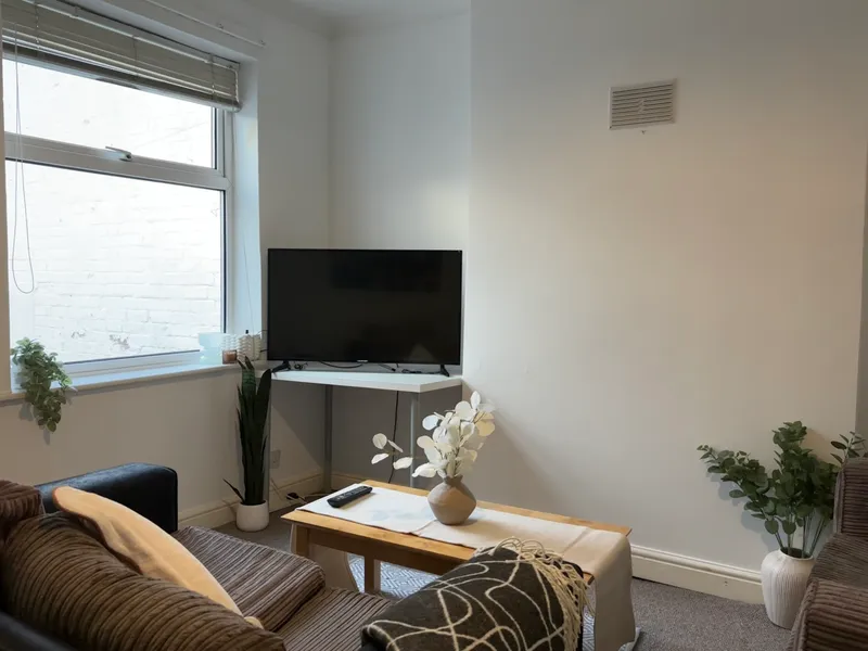 4 bed // 4 Bath // July 2026 - Image 2